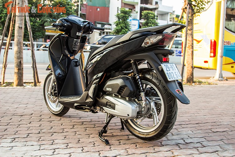 Tho Ha Noi &quot;len doi&quot; xe ga Honda SH150 thanh 300i moi-Hinh-11